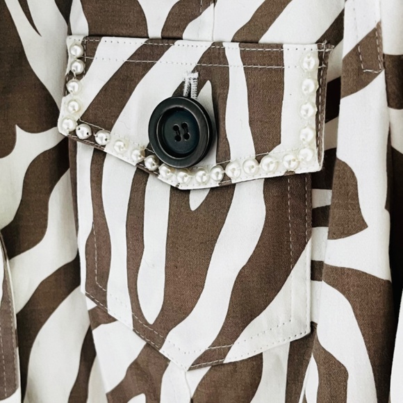 Cotton jacket animal print with bead embroidery - Picture 5 of 11